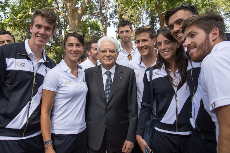 Il Presidente Sergio Mattarella con gli atleti italiani in partenza per Rio 2016