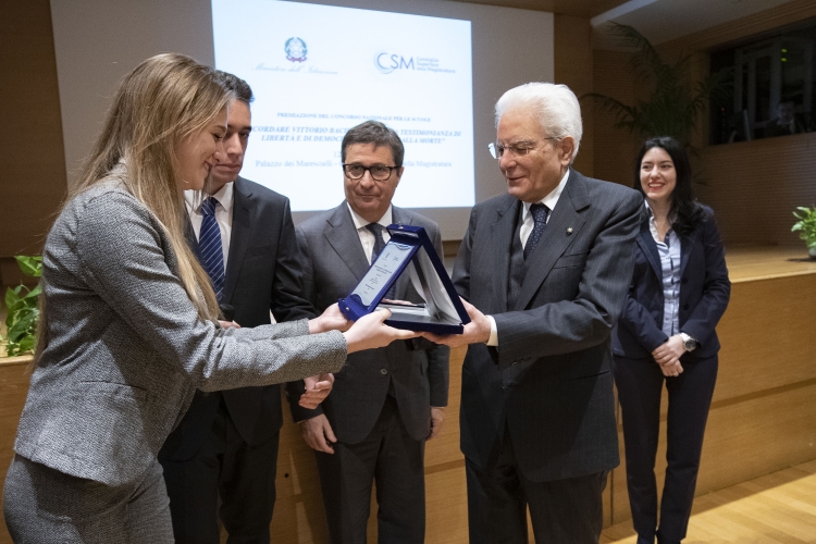 Il Presidente Sergio Mattarella al CSM premia i vincitori del concorso di idee “Ricordare Vittorio Bachelet e la sua testimonianza di libertà e di democrazia a 40 anni dalla morte”