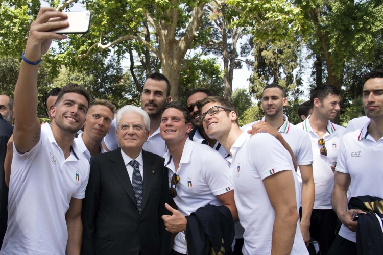 Il Presidente Sergio Mattarella con gli atleti in partenza per Rio 2016