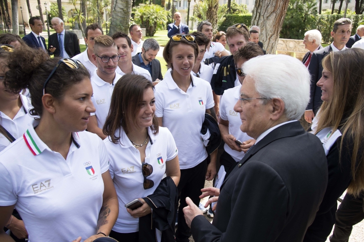 Il Presidente Sergio Mattarella con gli atleti in partenza per Rio 2016