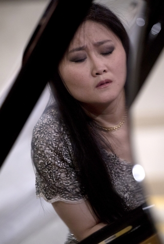  La pianista Ju Jin nel corso del concerto straordinario organizzato in occasione delle iniziative dell’anno della cultura e del turismo Italia-Cina 2020