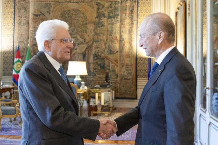 Il Presidente della Repubblica Sergio Mattarella con Maurizio Sella,Presidente della Federazione nazionale dei Cavalieri del Lavoro.
