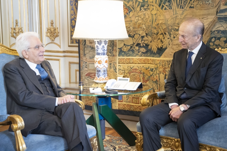 Il Presidente della Repubblica Sergio Mattarella con Maurizio Sella,Presidente della Federazione nazionale dei Cavalieri del Lavoro.
