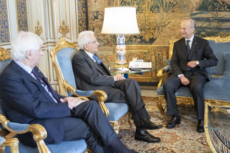 Il Presidente della Repubblica Sergio Mattarella con Maurizio Sella,Presidente della Federazione nazionale dei Cavalieri del Lavoro.
