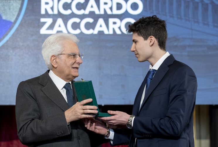 Il Presidente Sergio Mattarella conferisce "motu proprio" l'onorificenza di Cavaliere dell'Ordine al Merito della Repubblica Italiana a Riccardo Zaccaro