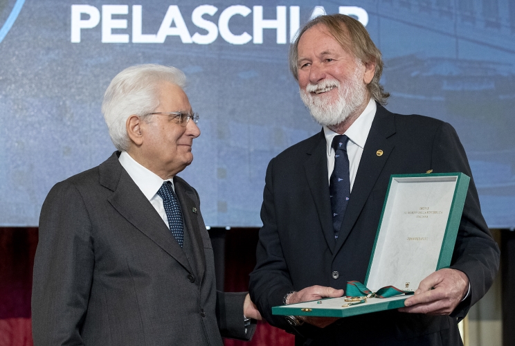 Il Presidente Sergio Mattarella conferisce "motu proprio" l'onorificenza di Commendatore dell'Ordine al Merito della Repubblica Italiana a Mauro Pelaschiar