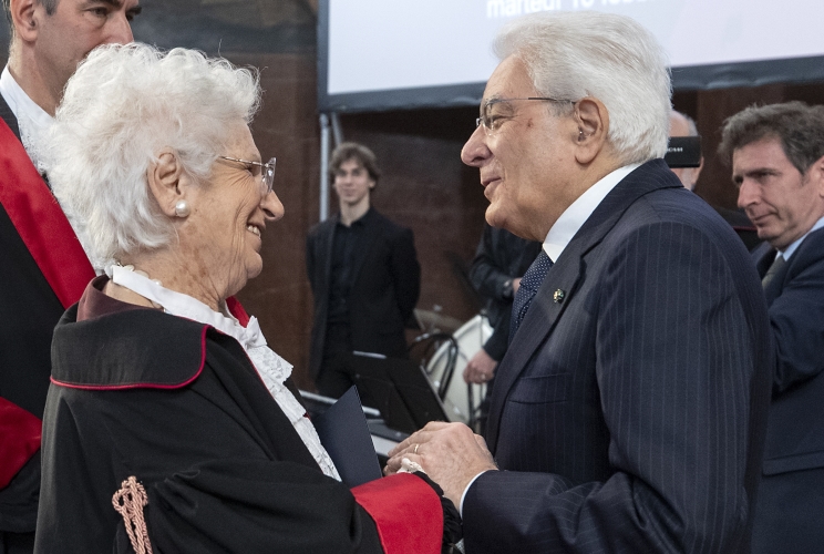 Il Presidente Sergio Mattarella al termine dell’inaugurazione dell’Anno Accademico della Sapienza Università di Roma saluta la Sen Liliana Segre