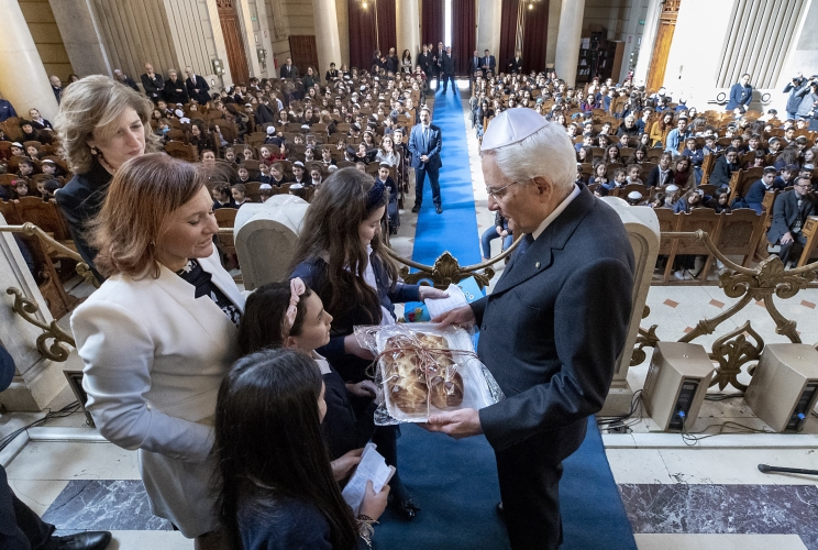 Il Presidente Sergio Mattarella in occasione dell'incontro al Tempio maggiore