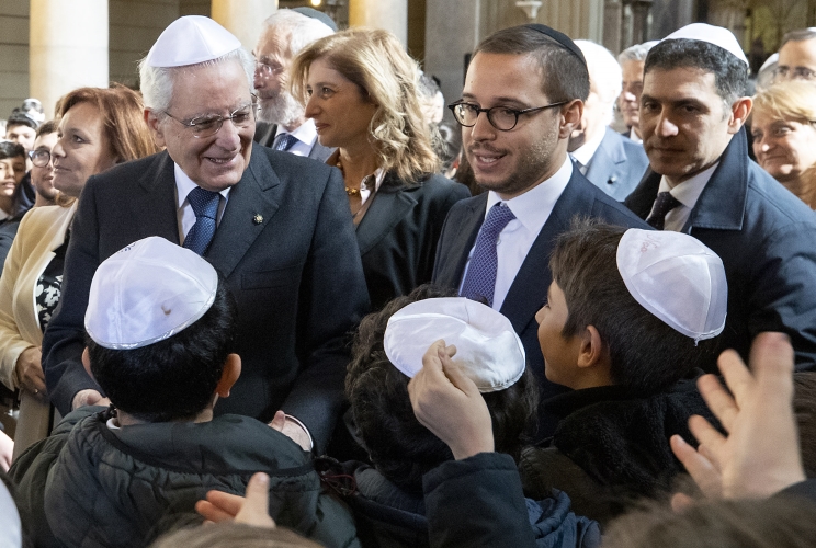 Il Presidente Sergio Mattarella in occasione dell'incontro al Tempio maggiore