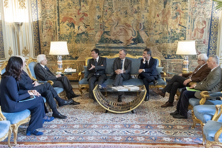 Il Presidente Sergio Mattarella con Gianluigi Angelantoni, Presidente Angelantoni Group, in occasione dell'incontro con il consiglio direttivo di “Kyoto Club” 