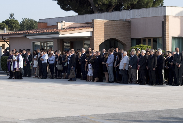 Il Presidente della Repubblica Sergio Mattarella con i familiari dei Caduti 