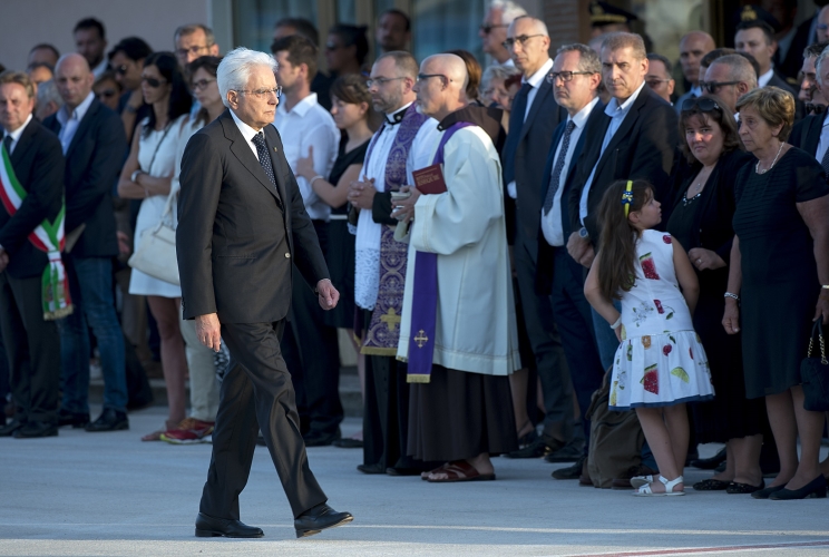 Il Presidente della Repubblica Sergio Mattarella rende omaggio alle vittime