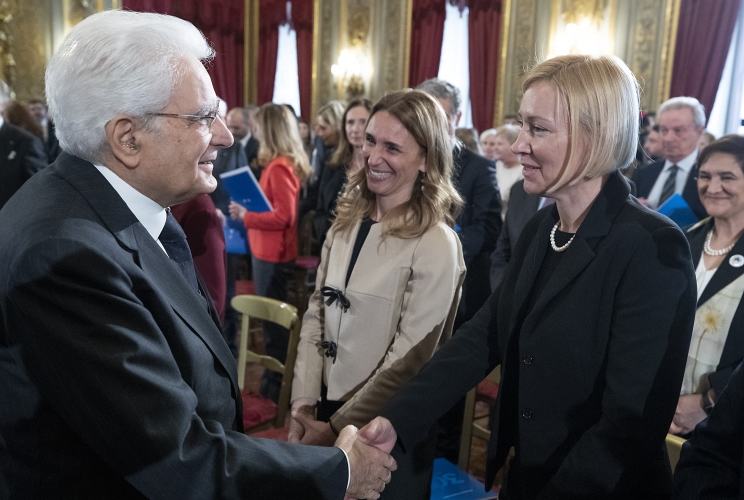 Il Presidente Sergio Mattarella con la Sig.ra Vesna Primožič, intervenuta nel corso dell'incontro per il 30° anniversario della Fondazione Telethon, in occasione della Giornata Mondiale delle malattie rare