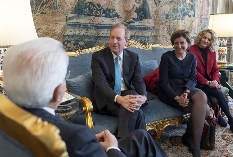 Il Presidente Sergio Mattarella nel corso dell'incontro con Brad Smith, Presidente di Microsoft, Silvia Candiani, Ceo Microsoft Italia e Carol Ann Browne, Director for External Relations