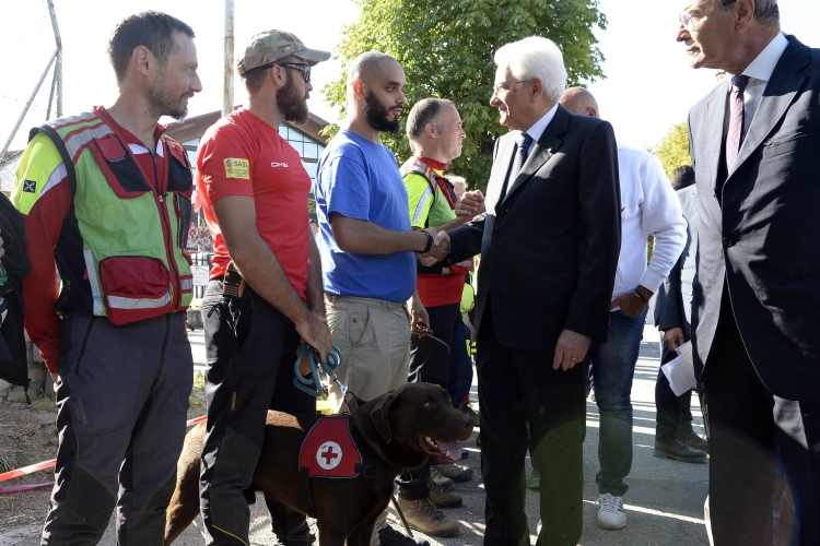 Il Presidente Sergio Mattarella incontra i volontari impegnati nei soccorsi
