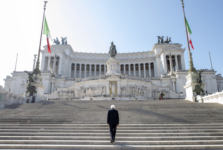 Il Presidente Sergio Mattarella in occasione della deposizione di una corona d’alloro sulla Tomba del Milite Ignoto, nella ricorrenza del 75° anniversario della Liberazione