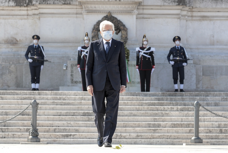 Il Presidente Sergio Mattarella in occasione della deposizione di una corona d’alloro sulla Tomba del Milite Ignoto, nella ricorrenza del 75° anniversario della Liberazione