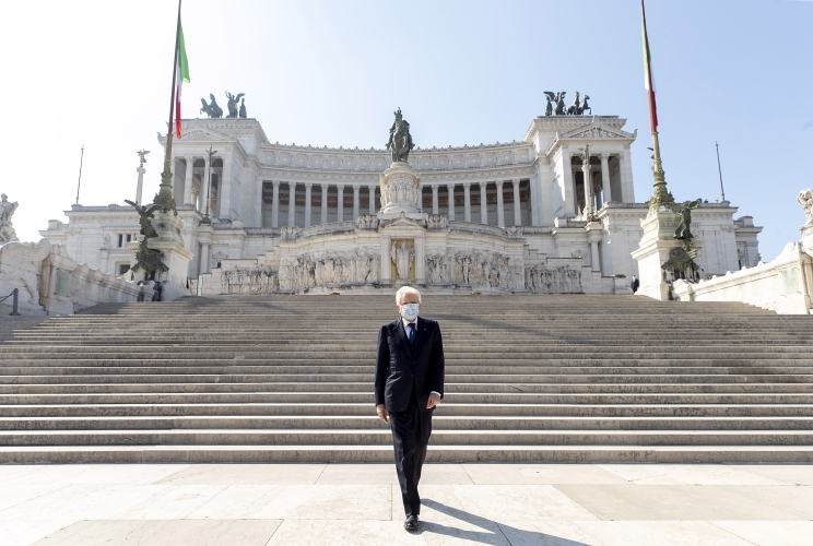 Il Presidente Sergio Mattarella in occasione della deposizione di una corona d’alloro sulla Tomba del Milite Ignoto, nella ricorrenza del 75° anniversario della Liberazione