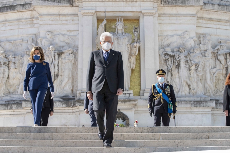 Il Presidente della Repubblica Sergio Mattarella con le Alte cariche dello Stato rende omaggio al Milite Ignoto all'Altare della Patria in occasione della Festa della Repubblica 
