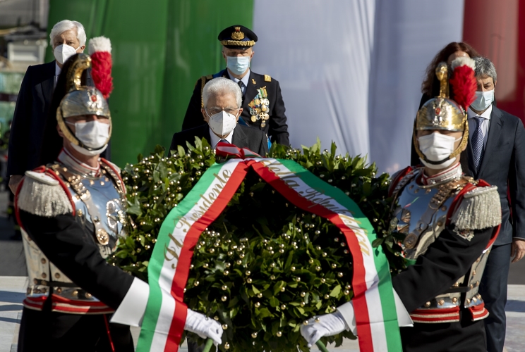  Il Presidente della Repubblica Sergio Mattarella in occasione della deposizione di una corona d’alloro all’Altare della Patria, nella ricorrenza della Festa Nazionale della Repubblica