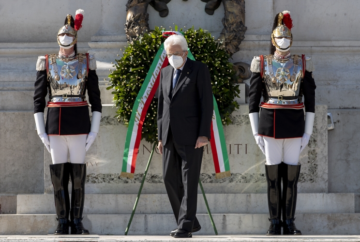  Il Presidente della Repubblica Sergio Mattarella in occasione della deposizione di una corona d’alloro all’Altare della Patria, nella ricorrenza della Festa Nazionale della Repubblica