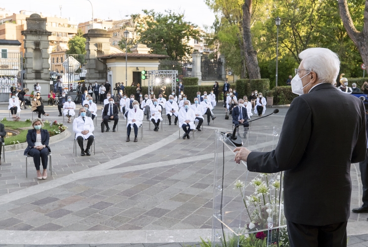 Il Presidente Sergio Mattarella rivolge il suo indirizzo di saluto in occasione del concerto di celebrazione della Repubblica e di ringraziamento al personale del Servizio sanitario