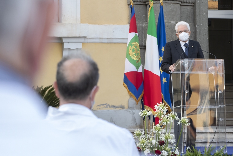 Il Presidente Sergio Mattarella rivolge il suo indirizzo di saluto in occasione del concerto di celebrazione della Repubblica e di ringraziamento al personale del Servizio sanitario