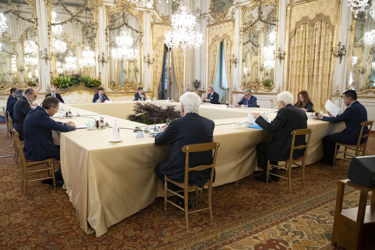 Il Presidente della Repubblica Sergio Mattarella con il Presidente del Consiglio dei Ministri ed altri membri del Governo, in occasione del prossimo Consiglio Europeo
