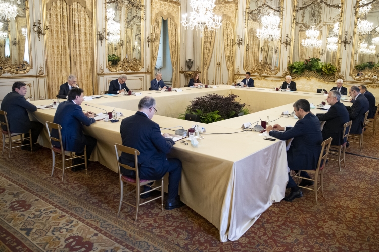 Il Presidente della Repubblica Sergio Mattarella con il Presidente del Consiglio dei Ministri ed altri membri del Governo, in occasione del prossimo Consiglio Europeo
