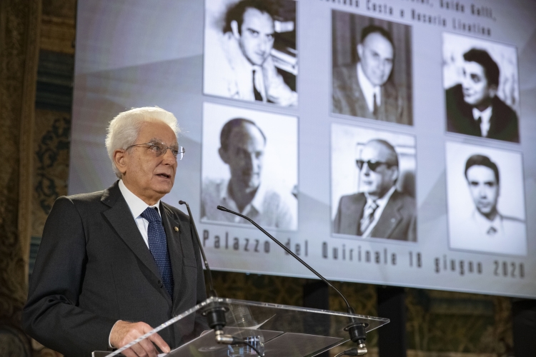 Il Presidente della Repubblica Sergio Mattarella durante il suo inetrvento alla cerimonia commemorativa del quarantesimo anniversario dell’uccisione di Nicola Giacumbi, Girolamo Minervini, Guido Galli, Mario Amato e Gaetano Costa e del trentennale dell’omicidio di Rosario Livatino
