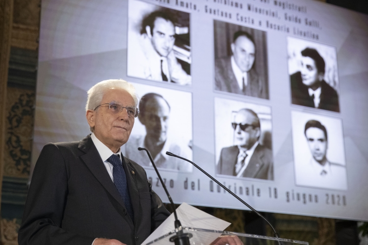 Il Presidente della Repubblica Sergio Mattarella durante il suo inetrvento alla cerimonia commemorativa del quarantesimo anniversario dell’uccisione di Nicola Giacumbi, Girolamo Minervini, Guido Galli, Mario Amato e Gaetano Costa e del trentennale dell’omicidio di Rosario Livatino

