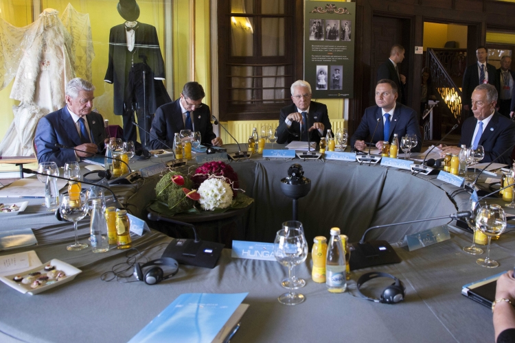 Il Presidente Sergio Mattarella alla prima sessione di lavoro della 12° riunione del Gruppo Arraiolos