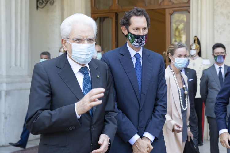 Il Presidente della Repubblica Sergio Mattarella con John Elkann, Presidente di Fiat Chrysler Automobiles,in occasione della presentazione della nuova vettura “Fiat 500” elettrica
