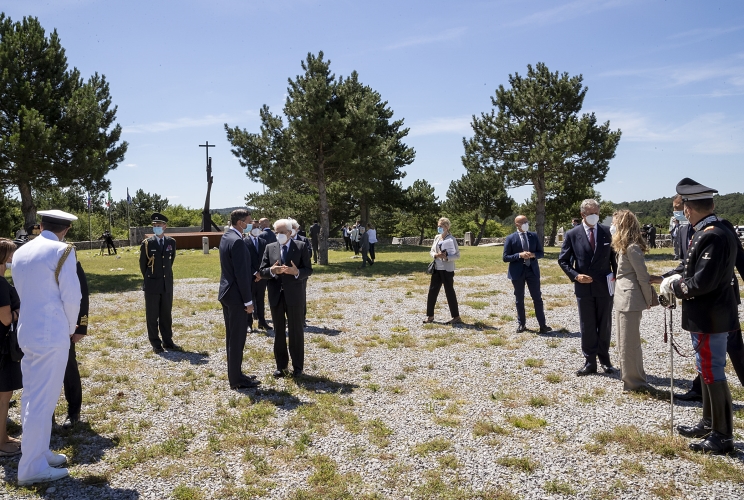 Il Presidente della Repubblica Sergio Mattarella e il Presidente della Repubblica di Slovenia Borut Pahor in occasione della deposizione di una corona di fiori presso la foiba di Basovizza 