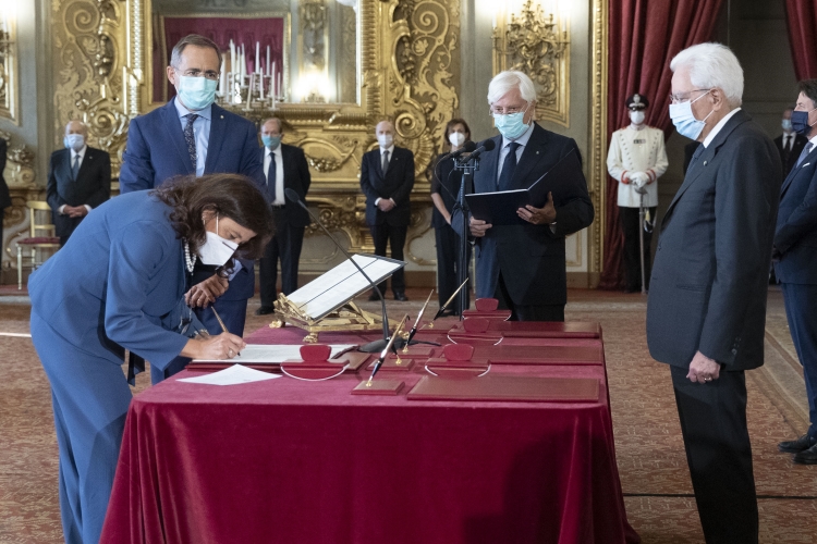 Il Presidente Sergio Mattarella in occasione della cerimonia di giuramento del nuovo Giudice della Corte Costituzionale, Prof.ssa Emanuela Navarretta
