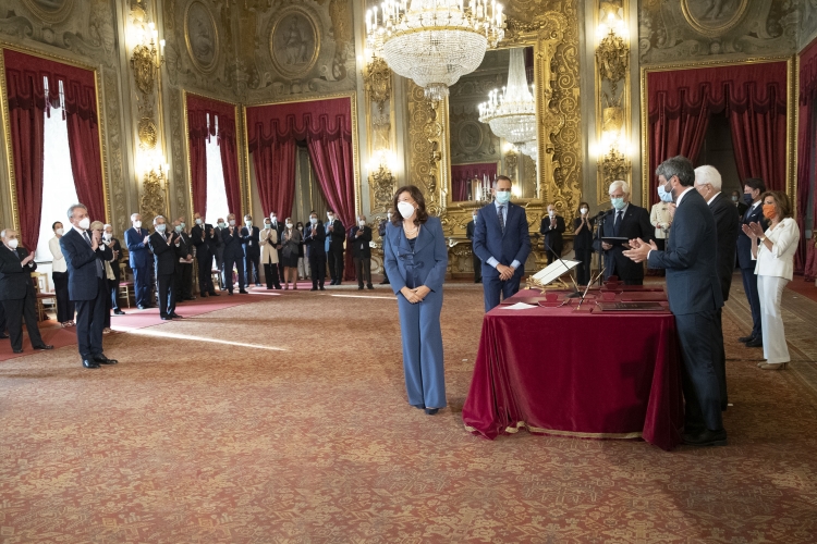 Il Presidente Sergio Mattarella in occasione della cerimonia di giuramento del nuovo Giudice della Corte Costituzionale, Prof.ssa Emanuela Navarretta
