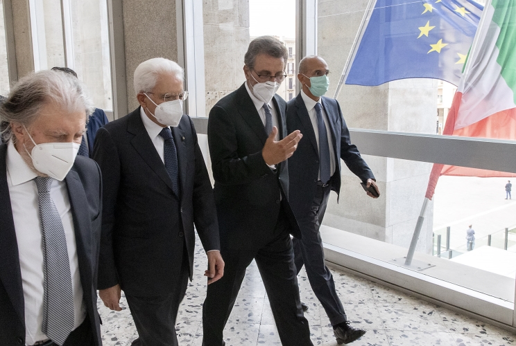 Il Presidente Sergio Mattarella con il Dott. Matteo Frasca, Presidente della Corte d’Appello di Palermo e il Dott. Roberto Maria Ferdinando Scarpinato, Procuratore Generale presso la Corte d’Appello di Palermo, in occasione della cerimonia commemorativa del trentesimo anniversario della morte di Rosario Livatino