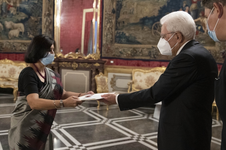 Il Presidente Sergio Mattarella con S.E. la Signora Neena MALHOTRA,nuovo Ambasciatore dell’India,in occasione della presentazione delle Lettere Credenziali 
