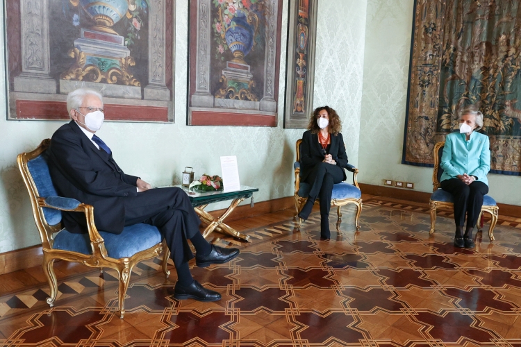 Il Presidente Sergio Mattarella con una delegazione di Leads - Donne Leader in Sanità  
