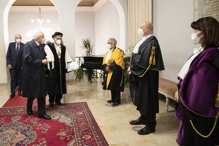 Il Presidente Sergio Mattarella con Francesco Adornato, Rettore dell’Università degli Studi di Macerata, in occasione della cerimonia di inaugurazione dell’Anno Accademico 2020/2021