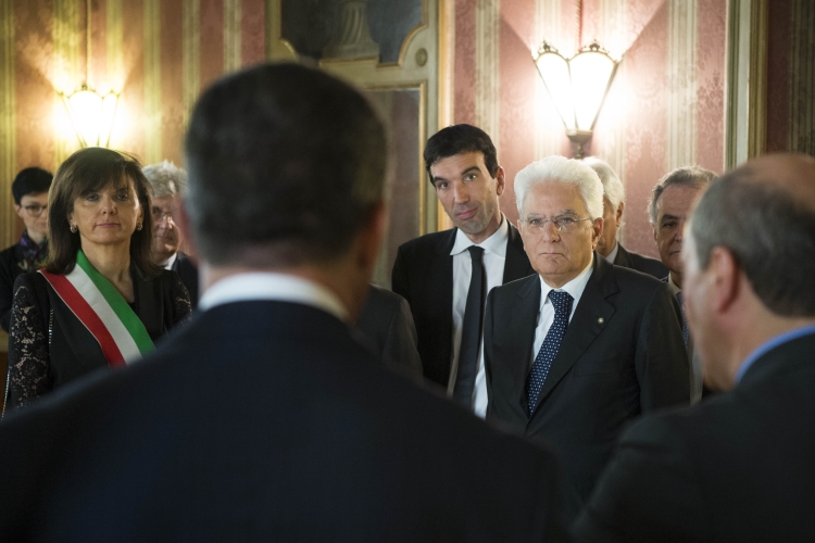 Il Presidente Sergio Mattarella nel corso della visita alla sede del Consorzio Ovest Sesia
