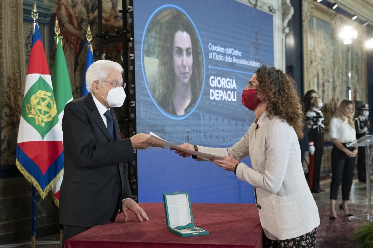 Il Presidente Sergio Mattarella conferisce "motu proprio" l'onorificenza di Ufficiale dell'Ordine al Merito della Repubblica Italiana a Giorgia Depaoli   
