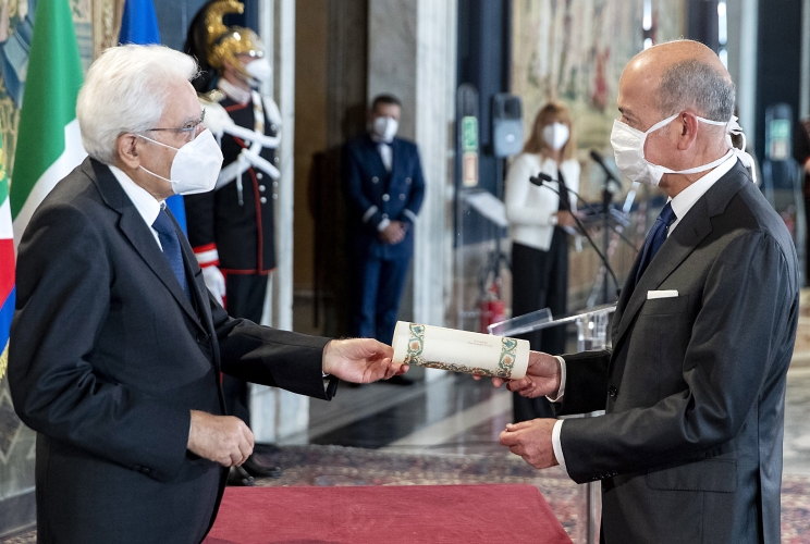 Il Presidente della Repubblica Sergio Mattarella consegna il Premio biennale “Guido Venosta” al Prof. Salvatore Siena, in occasione della cerimonia di celebrazione de “I Giorni della Ricerca”