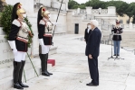 Il Presidente Mattarella depone  una corona d’alloro sulla Tomba del Milite Ignoto nella ricorrenza del Giorno dell’Unità Nazionale e Giornata delle Forze Armate