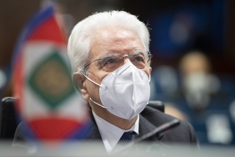 Il Presidente Sergio Mattarella alla sede del Comando Operativo di vertice Interforze in occasione del collegamento in videoconferenza per rivolgere gli auguri ai contingenti militari italiani impegnati nei teatri di operazioni internazionali
