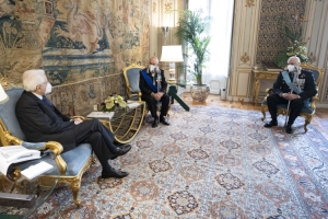 Il Presidente Sergio Mattarella Gen. C.A. Giovanni NISTRI e Gen. C.A Teo LUZI, rispettivamente Comandante Generale dell’Arma dei Carabinieri uscente e subentrante
