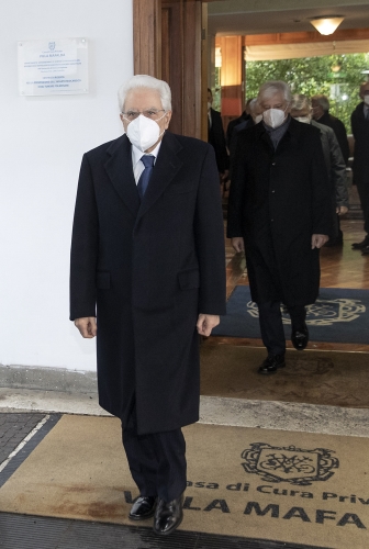 Il Presidente Sergio Mattarella rende omaggio alla camera ardente dell'On. Franco Marini