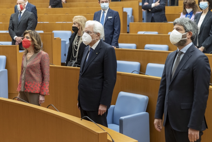 Il Presidente Sergio Mattarella con la Sen. Avv. Maria Elisabetta Alberti Casellati, Presidente del Senato della Repubblica, e l'On. Roberto Fico, Presidente della Camera dei Deputati, in occasione della Celebrazione del Giorno del Ricordo delle Foibe e dell’Esodo Giuliano-Dalmata
