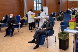Il Presidente Mattarella si sottopone alla vaccinazione anticovid nell’Istituto Spallanzani.