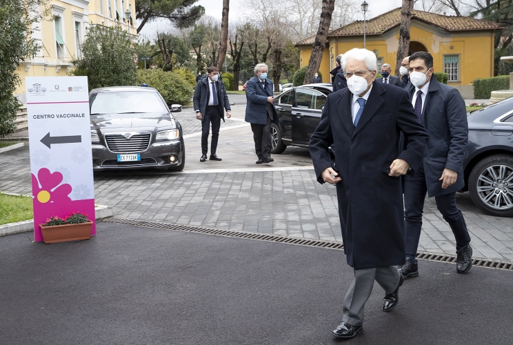 Il Presidente Sergio Mattarella all'Ospedale Spallanzani, in occasione della somministrazione del vaccino anti Covid-19